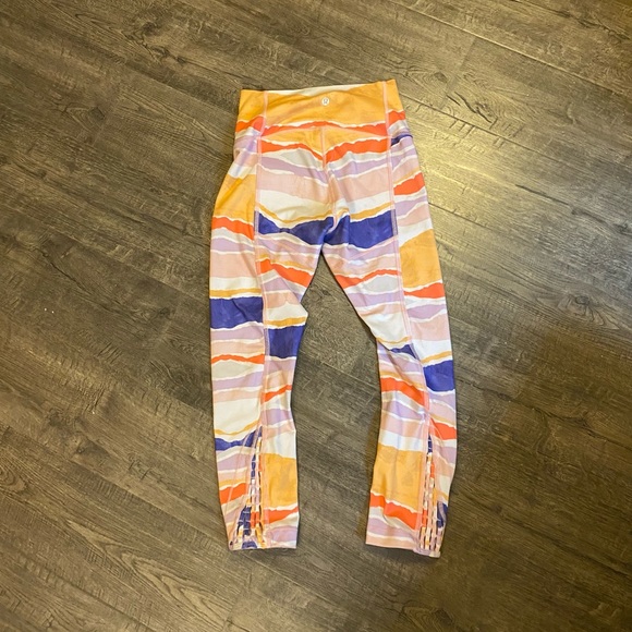 Lululemon capri size 4 - Picture 3 of 5
